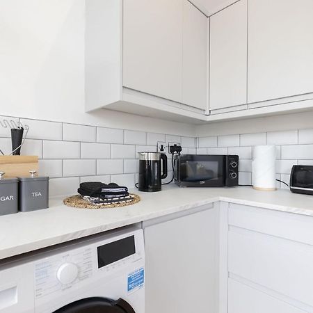 Beautifully Presented Newly Renovated City-Centre Apartment In كيلتنهام المظهر الخارجي الصورة