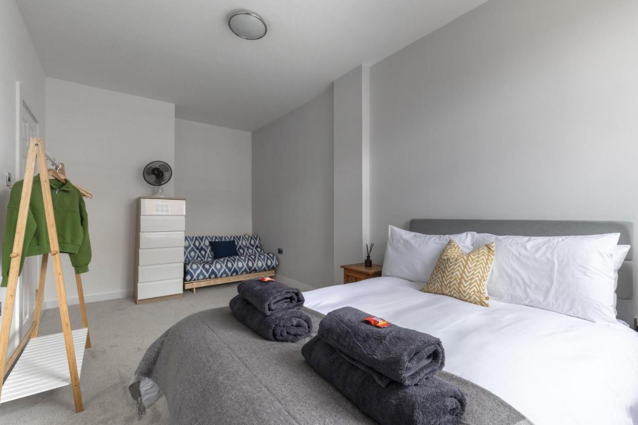 Beautifully Presented Newly Renovated City-Centre Apartment In كيلتنهام المظهر الخارجي الصورة