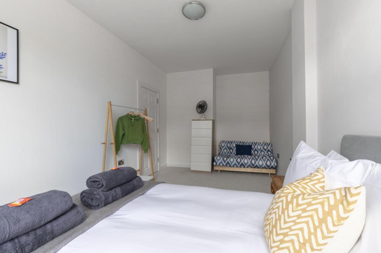 Beautifully Presented Newly Renovated City-Centre Apartment In كيلتنهام المظهر الخارجي الصورة